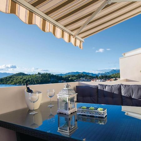 Awesome Apartment In Blace With House Sea View Kültér fotó