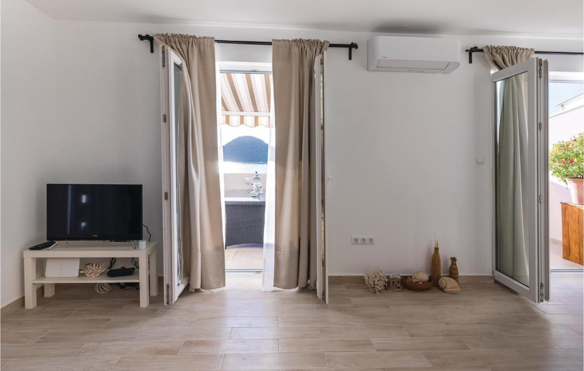 Awesome Apartment In Blace With House Sea View Kültér fotó