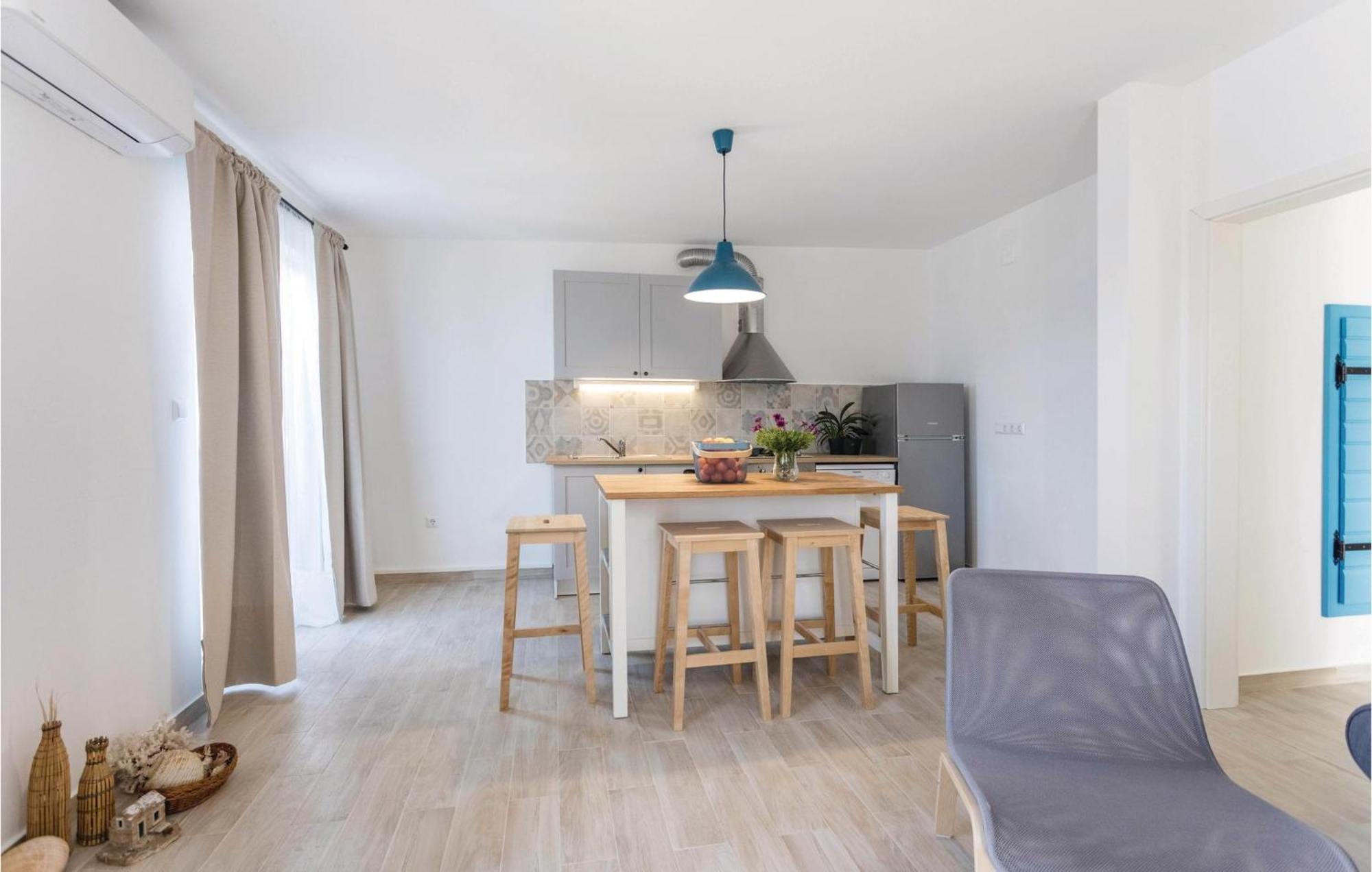 Awesome Apartment In Blace With House Sea View Kültér fotó